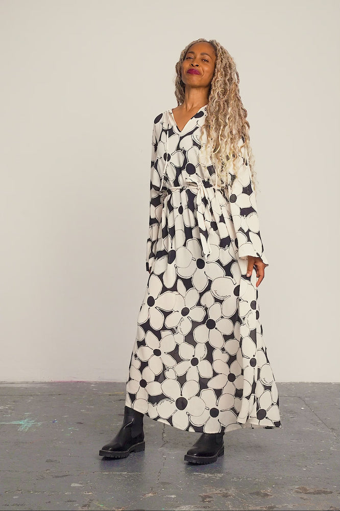 
                
                    Load and play video in Gallery viewer, Fabienne Chapot Giselle Floral Print Maxi Dress
                
            