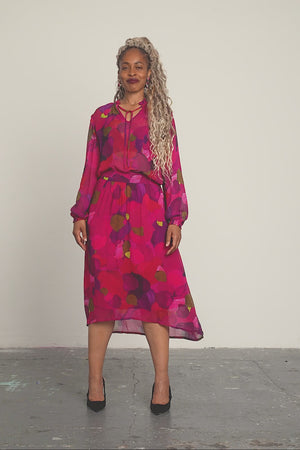
                
                    Load and play video in Gallery viewer, POM Amsterdam Brushwork Fiery Pink Midi Skirt
                
            