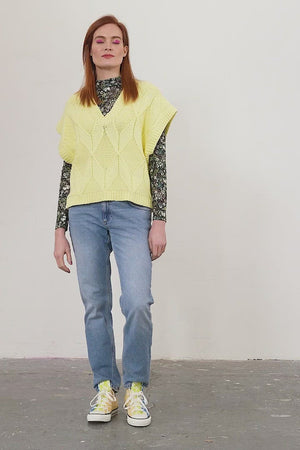 
                
                    Load and play video in Gallery viewer, Stella Nova Gilda Sleeveless Yellow Knitted Vest
                
            