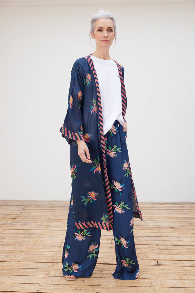 
                
                    Load image into Gallery viewer, POM Amsterdam Expressive Flower Kimono - POM Amsterdam at The Bias Cut
                
            