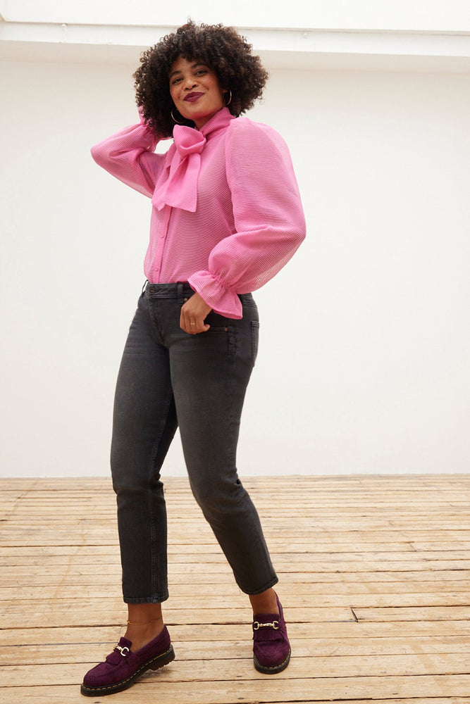 
                
                    Load image into Gallery viewer, Reiko Nina Black Wash Boyfriend Jeans - Reiko at The Bias Cut
                
            